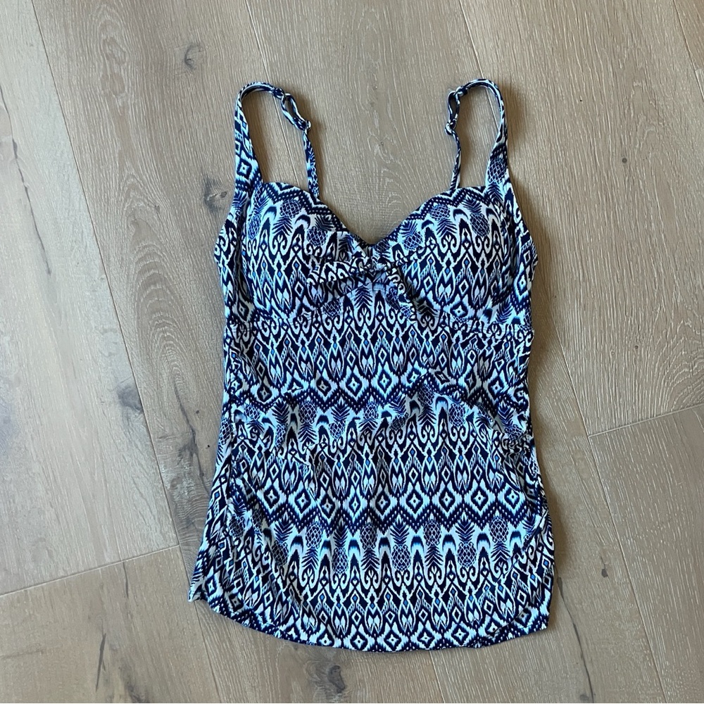 NWOT pineapple mosaic Blue & White Patterned Women's swim Top swimsuit